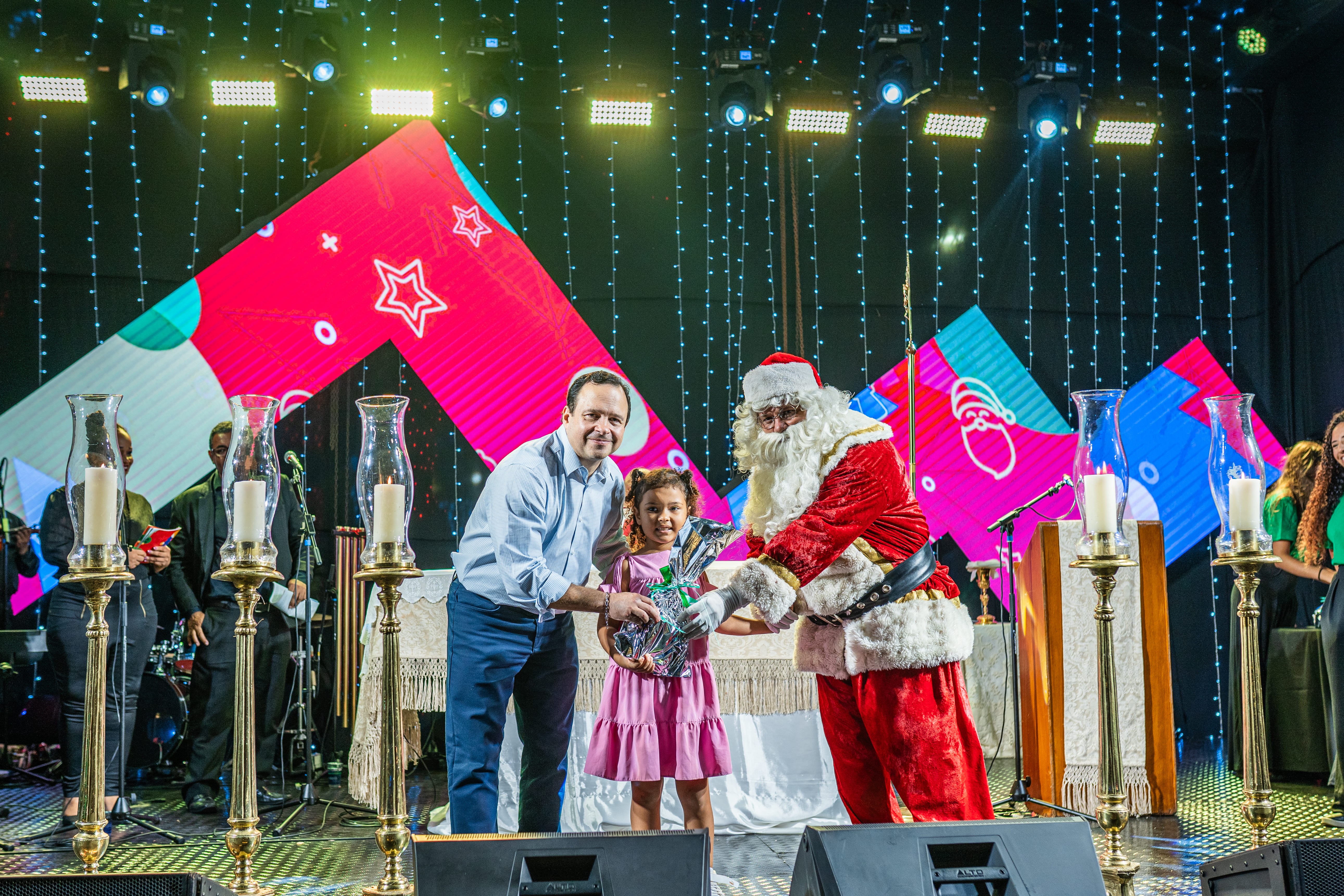 Sistema Verdes Mares lança campanha 'Meu Pedido de Natal' e recebe cartas de crianças com pedidos ao Papai Noel