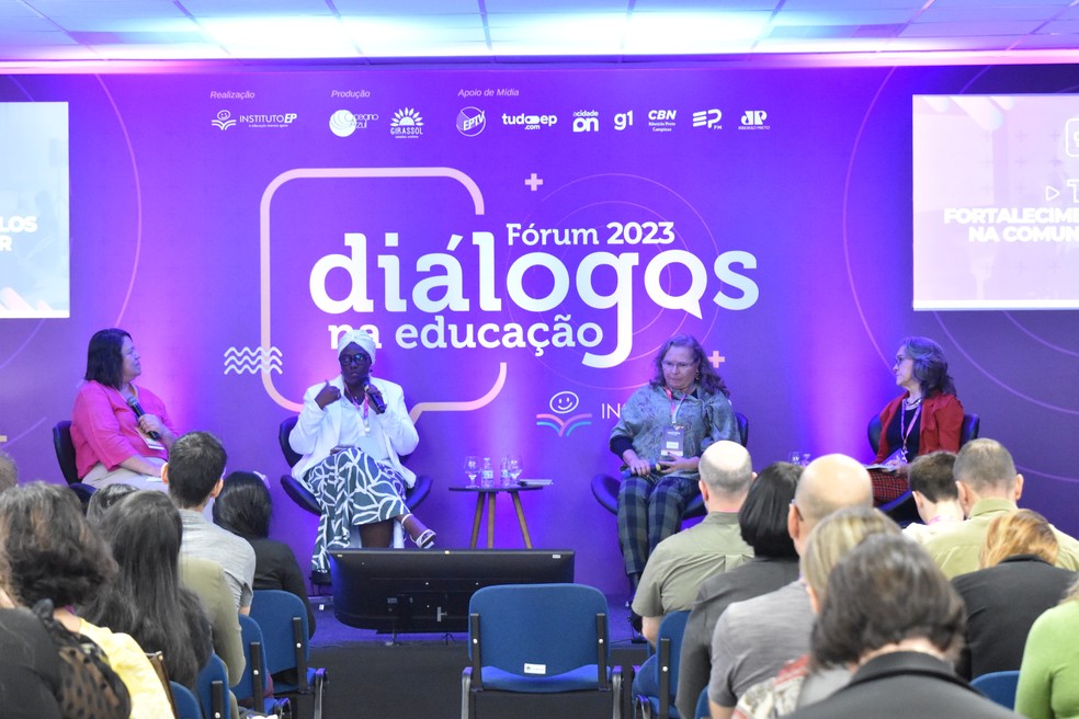 Mesa-redonda realizada no 2º Fórum Diálogos na Educação, do Instituto EP — Foto: Ana Marin/g1