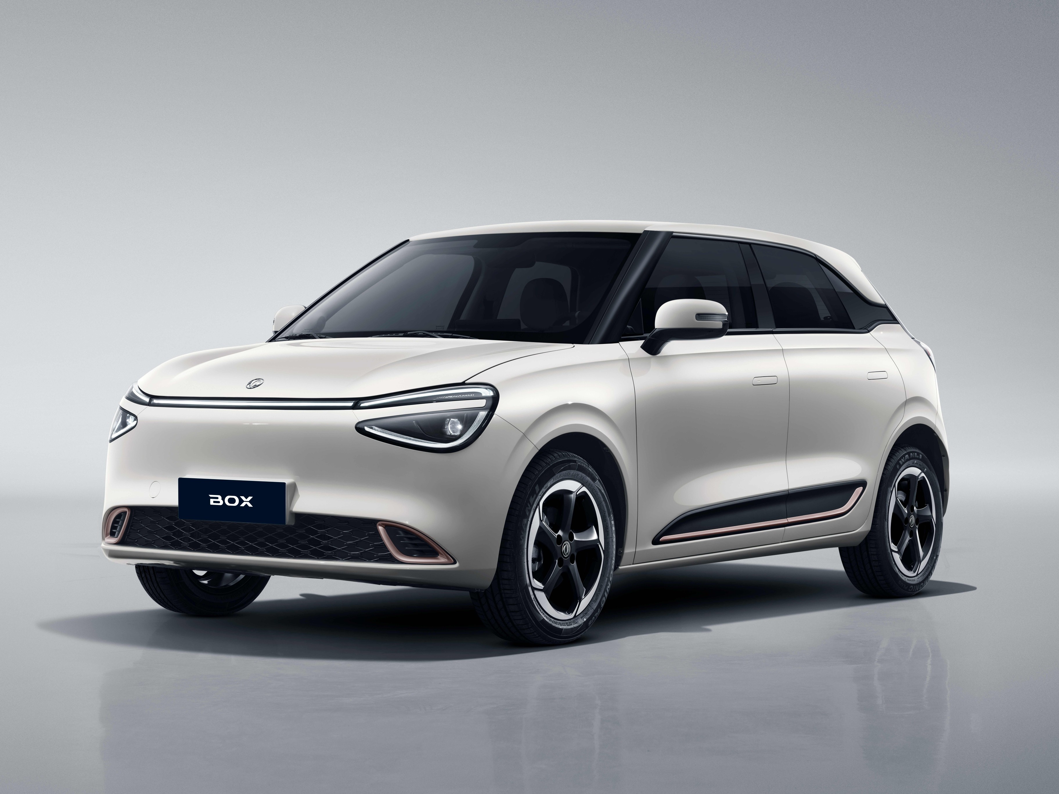 Chinesa DFM chega ao Brasil com hatch e SUV elétricos para rivalizar com BYD e GWM