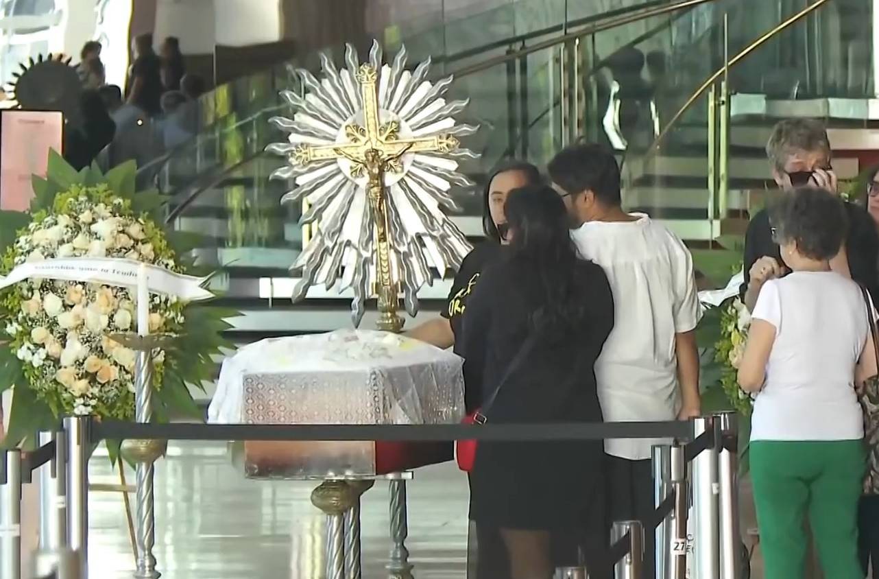 Corpo da atriz Teuda Bara é velado no Palácio das Artes, em BH