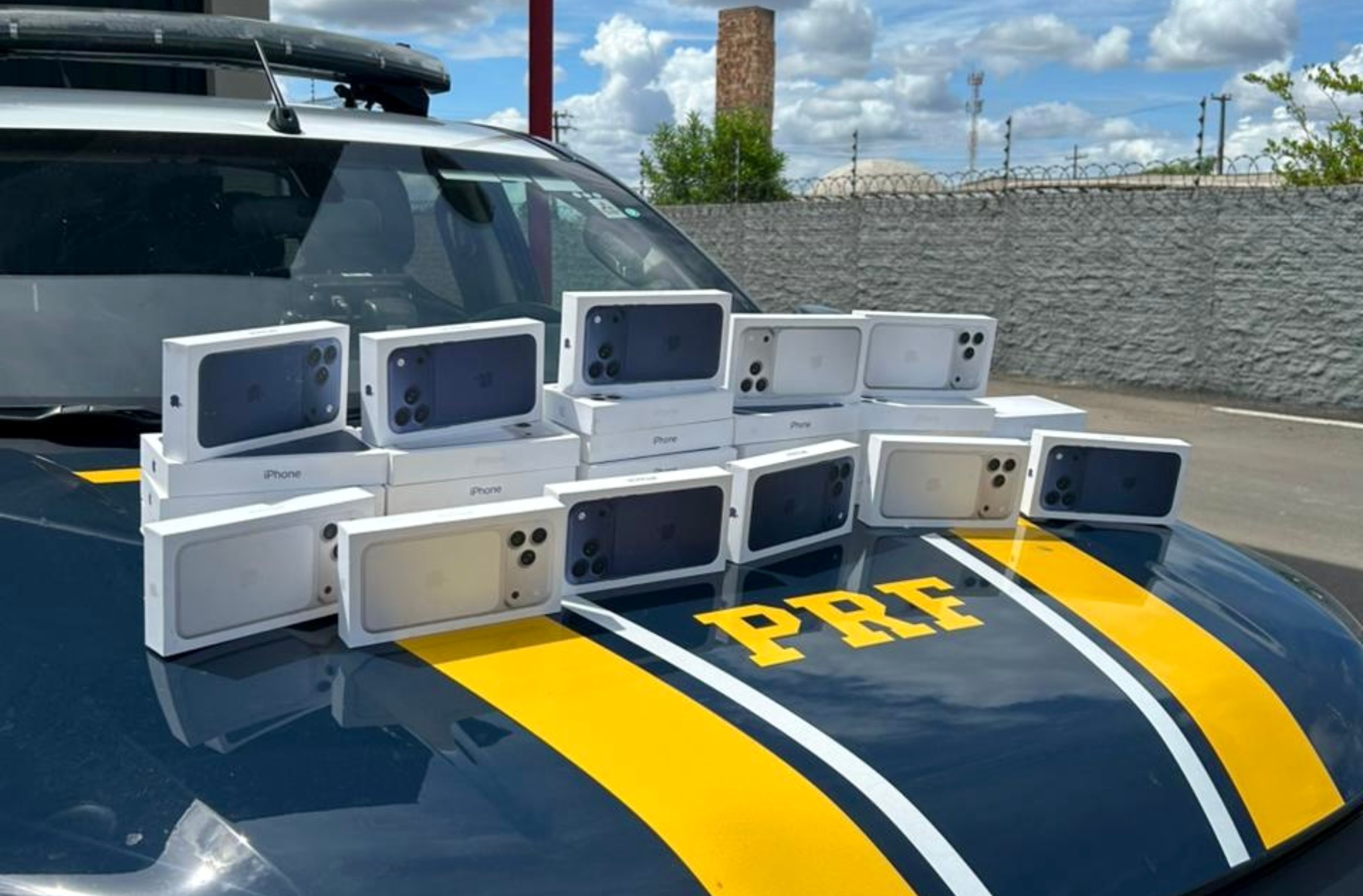 Carga ilegal com 35 iPhones e 7 bicicletas elétricas da Guiana é apreendida em Roraima