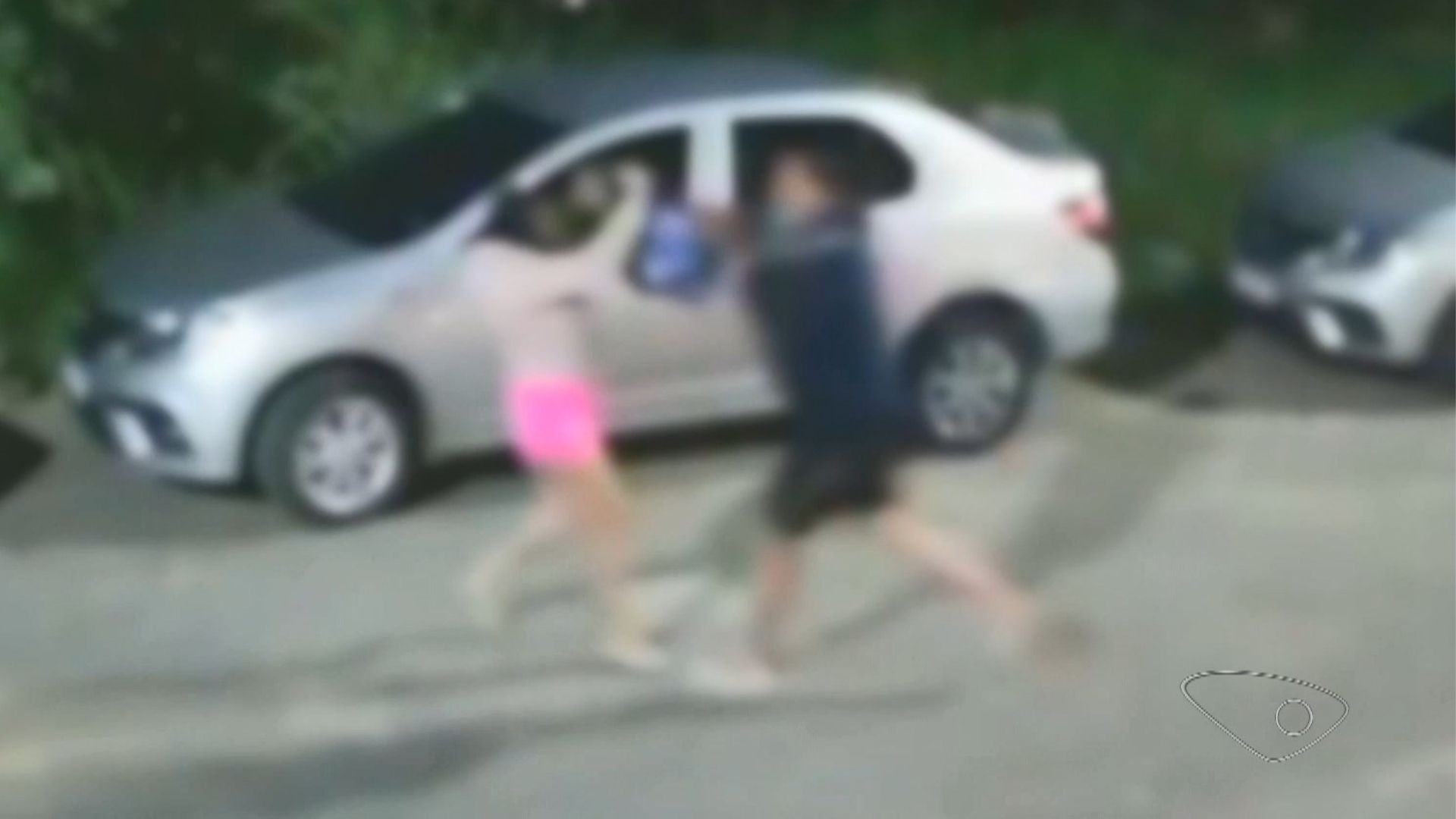 Jovem é esfaqueada no meio da rua e ex-companheiro é preso ao dar entrada no mesmo hospital onde ela foi atendida na Serra