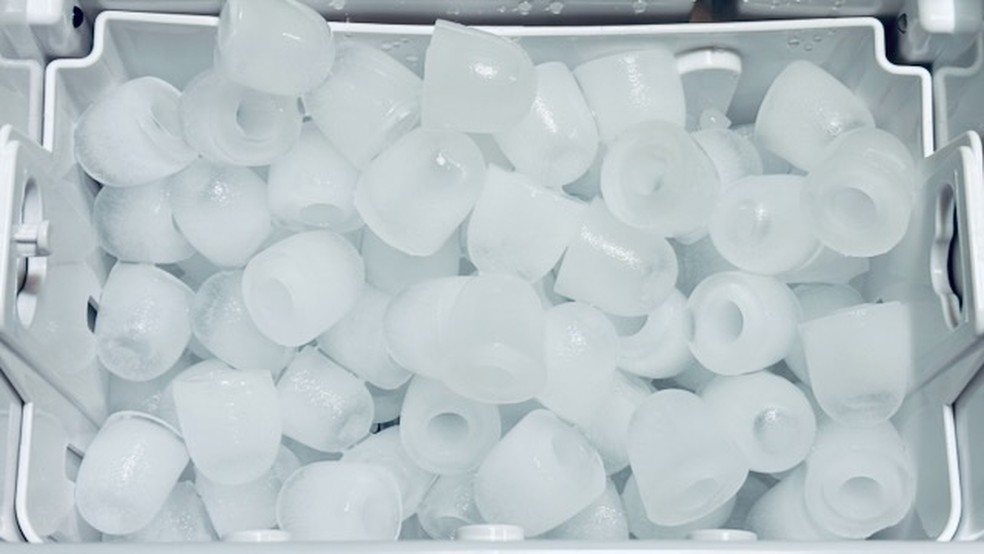 Gelo da EOS no formato grande — Foto: Henrique Martin/g1