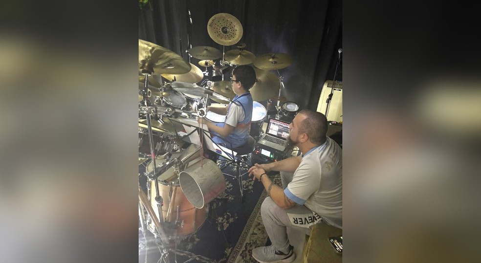 Daniel é professor de bateria em Sorocaba (SP) — Foto: Arquivo pessoal