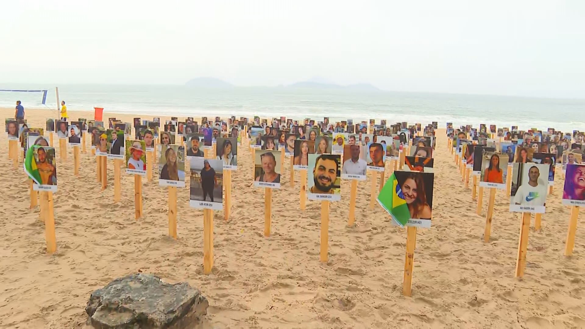 Ato em Ipanema lembra vítimas de ataque do Hamas a Israel, que completa três anos