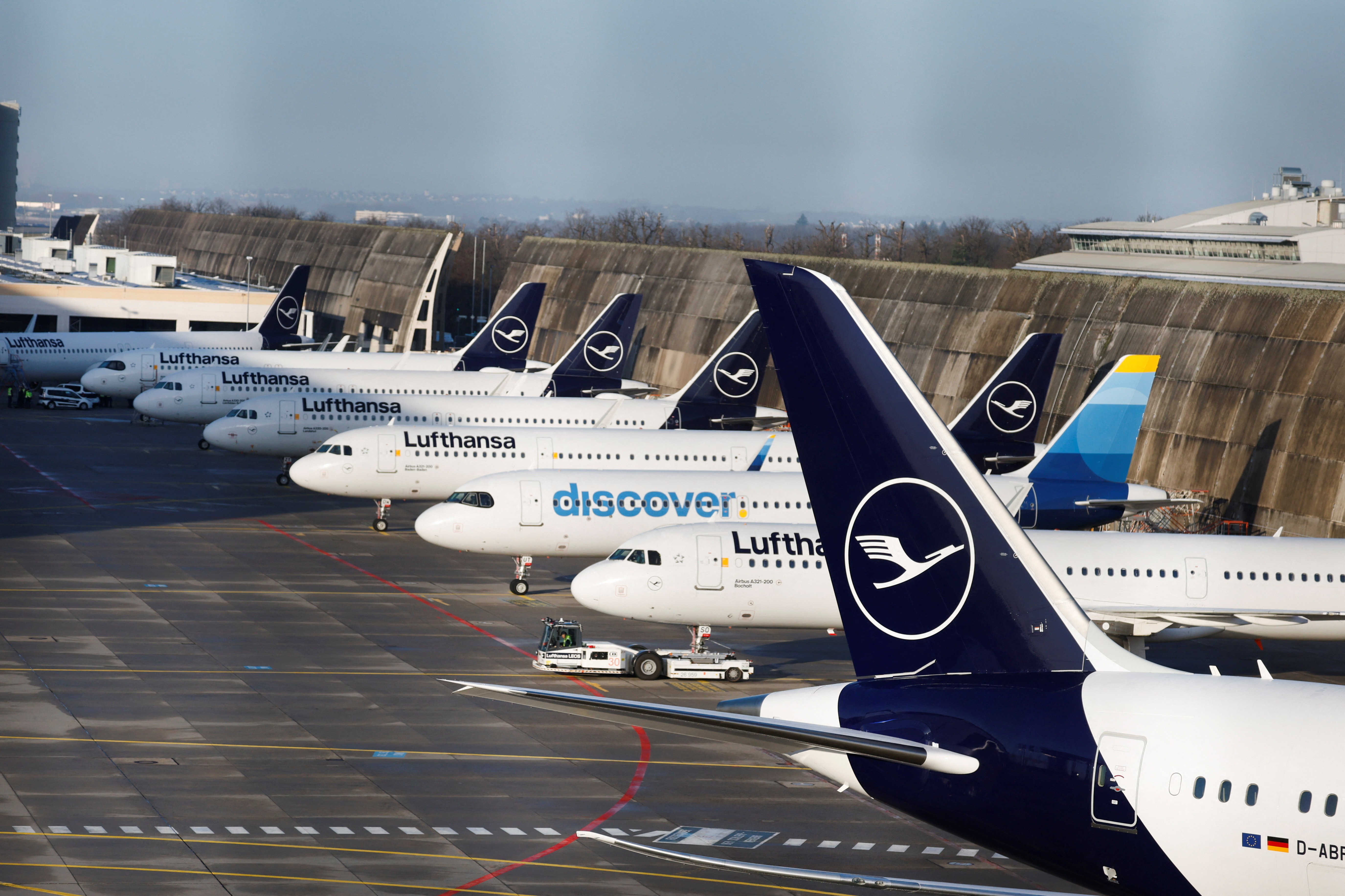 União Europeia recomenda mais home office e menos viagens de avião em meio a crise de energia