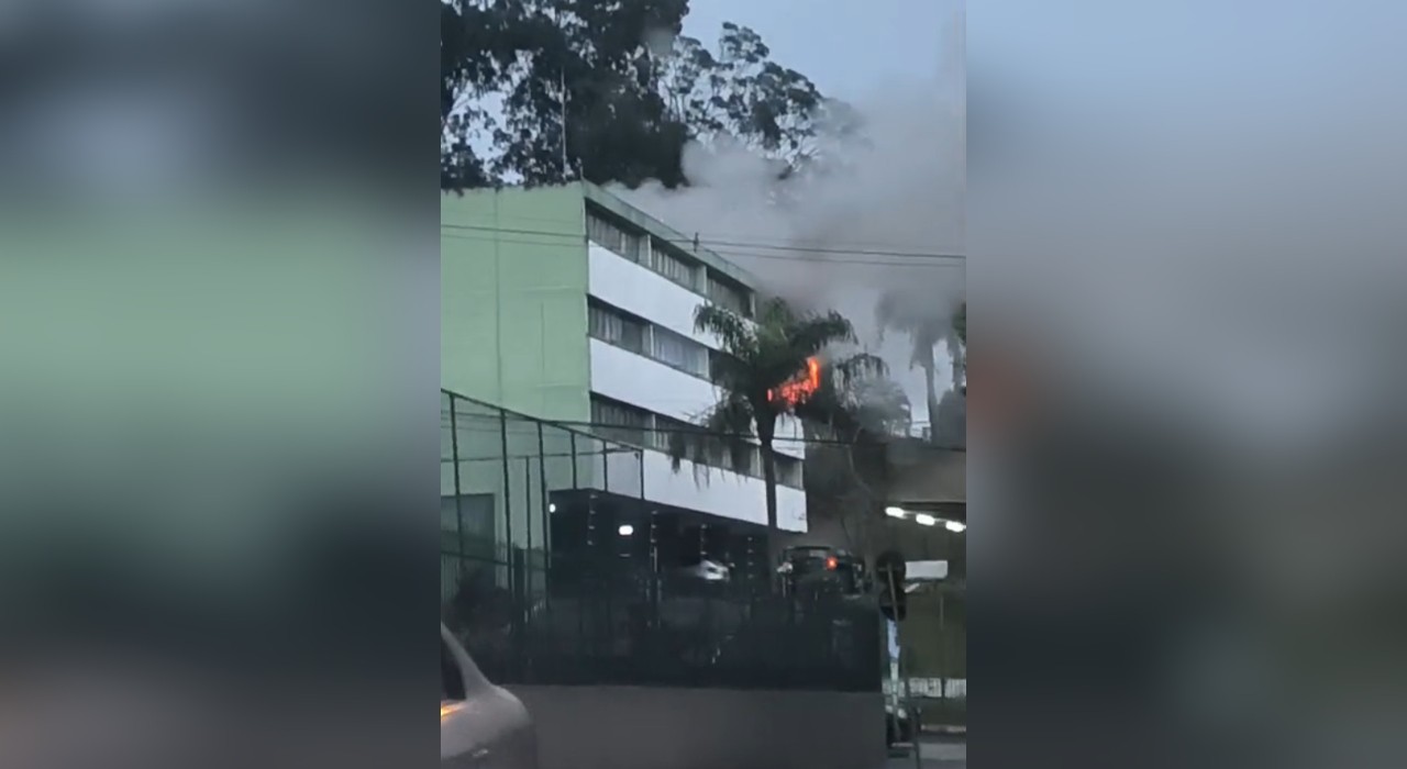 Incêndio em apartamento mobiliza bombeiros e Defesa Civil em Jundiaí