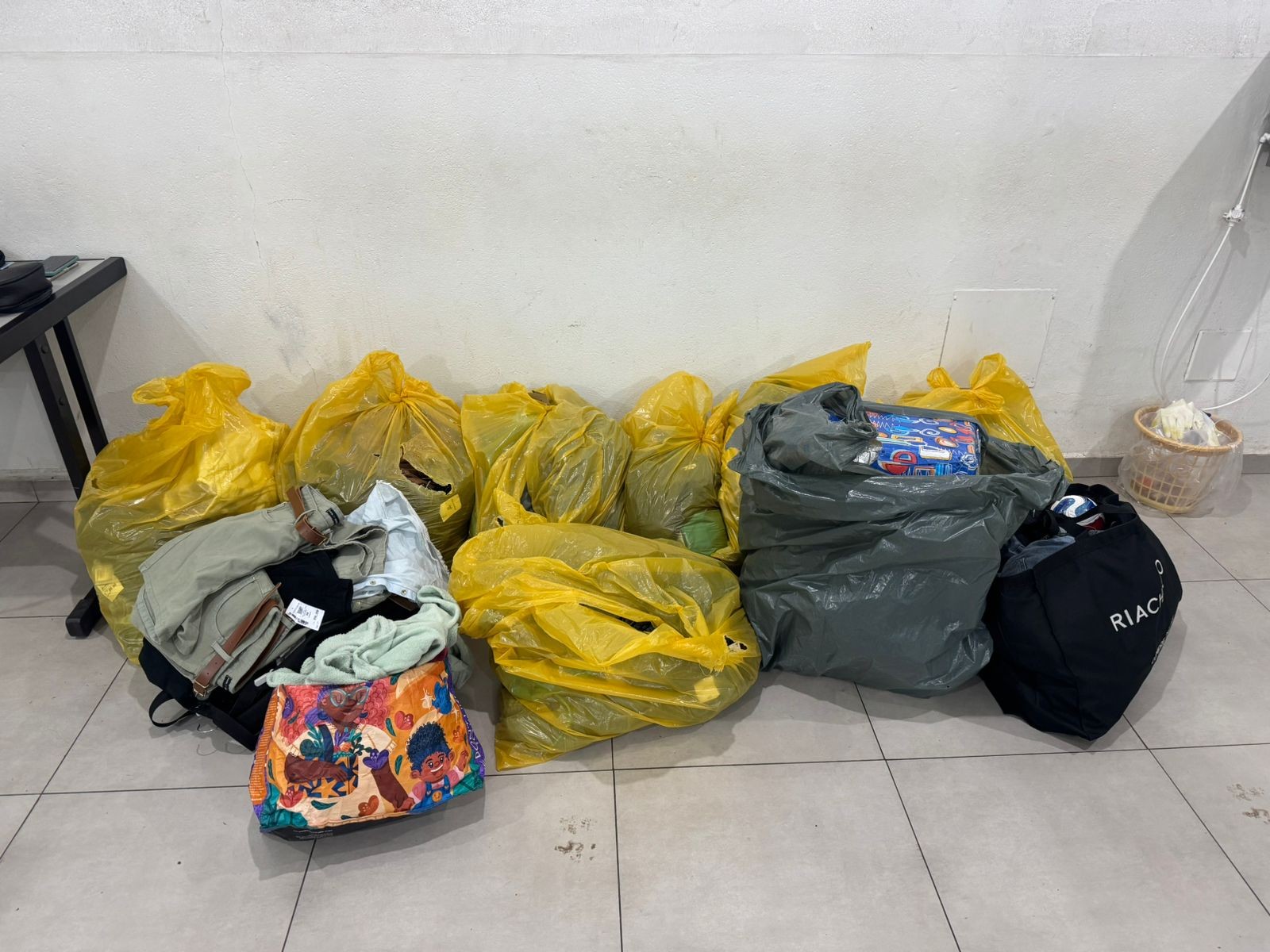 Suspeitos de furtos em lojas de roupas são presos em Bragança Paulista, SP