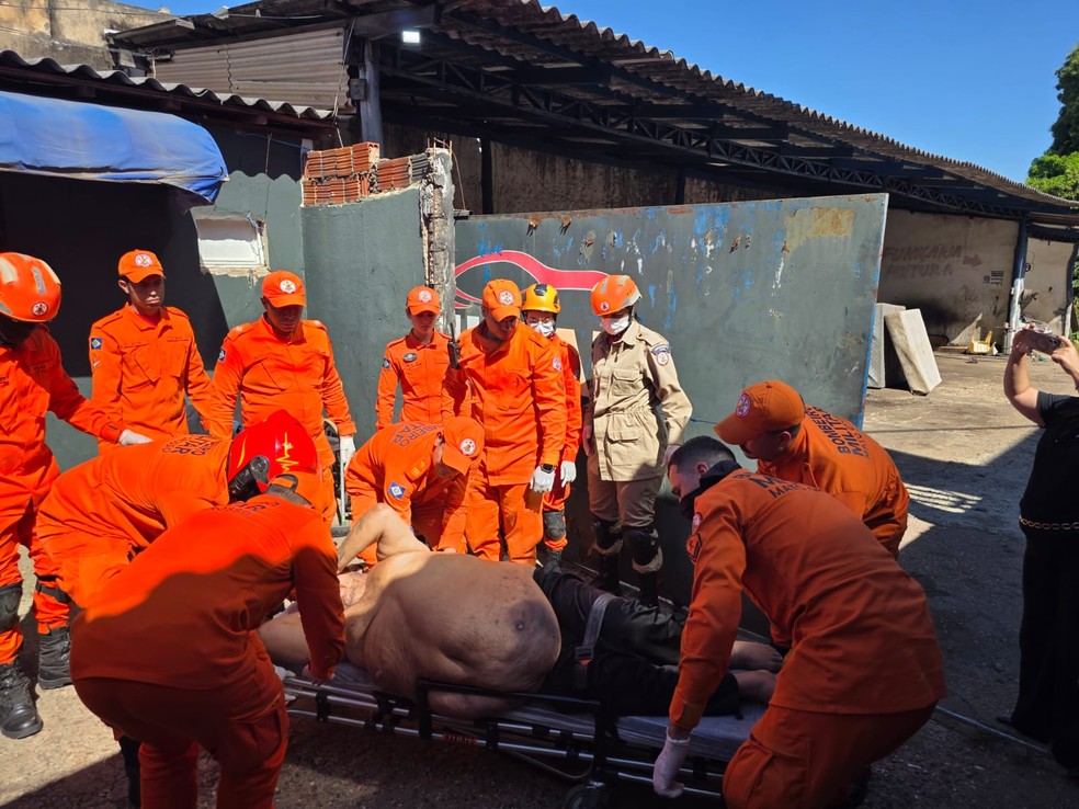 Segundo ela, também foram acionadas a Defesa Civil e o Corpo de Bombeiros para garantir uma remoção segura até a unidade de saúde. — Foto: Prefeitura de Cuiabá