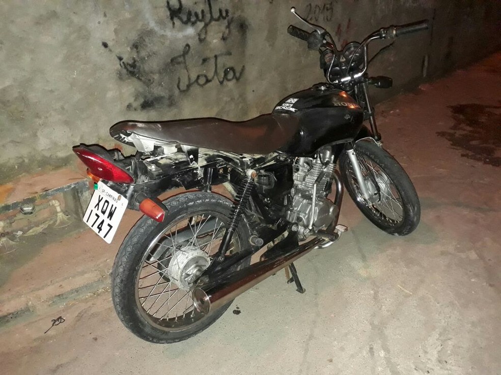 Jovem é detido após gravar vídeos empinando moto com adesivo falso da Rocam  em Jundiaí, Sorocaba e Jundiaí