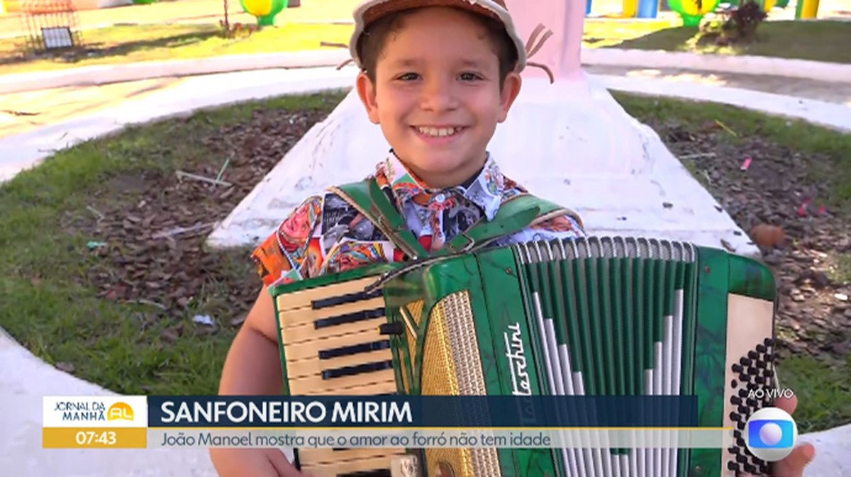 Menino de 11 anos descobre sanfona de do avô e aprende a tocar sozinho: ‘o forró nunca vai morrer’