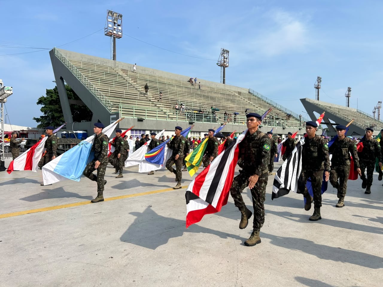 Desfile de 7 de Setembro reúne Forças Armadas e forças de segurança no Sambódromo de Manaus