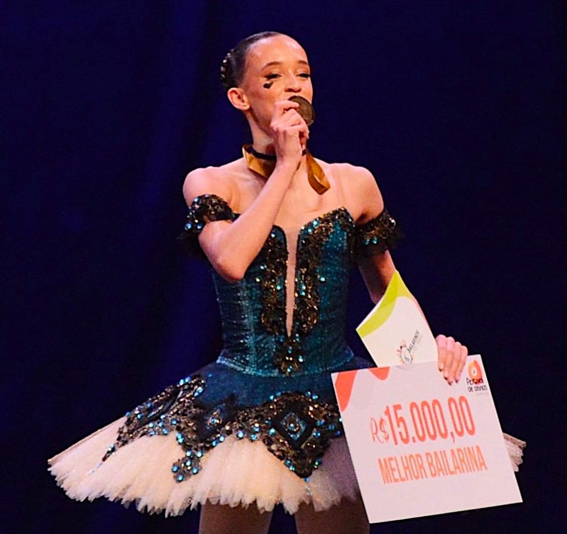 Luciana Sagioro foi eleita a melhor bailarina do 39º Festival de Dança de Joinville