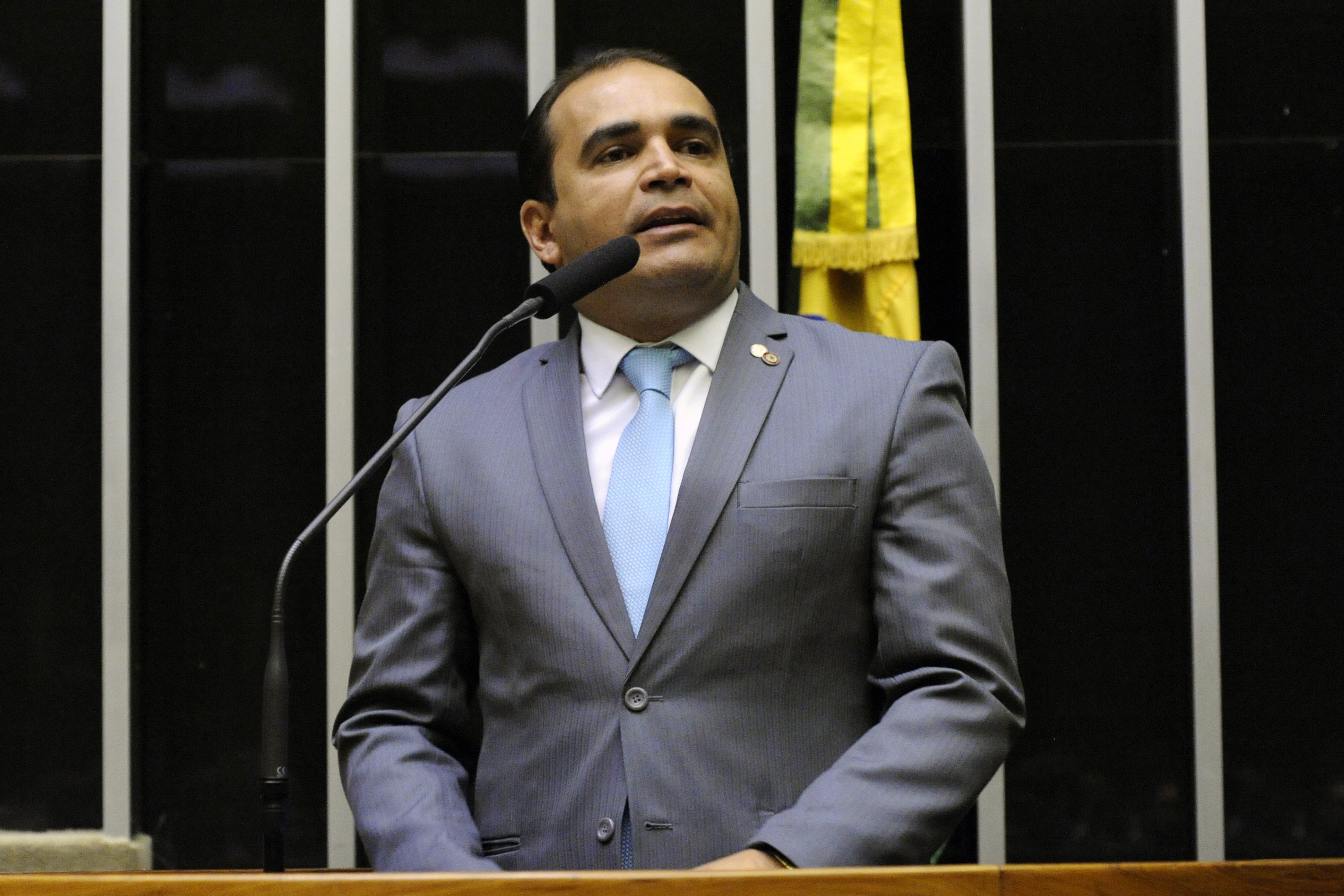 Deputado com alinhamento bolsonarista deve relatar processo contra Eduardo Bolsonaro