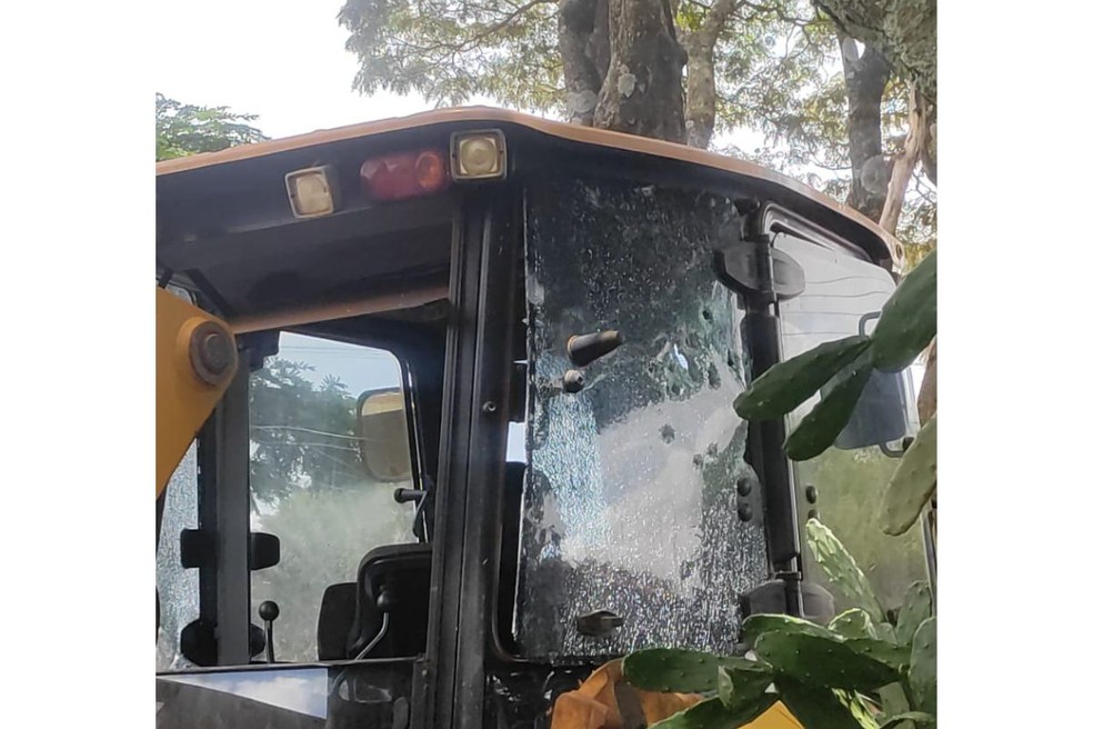 Máquina em que a vítima estava quando foi morta — Foto: Mauro Almeida/ TV Morena