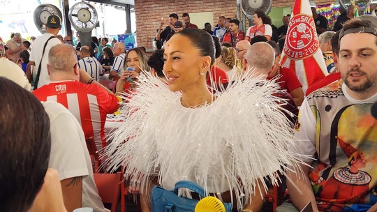 Famosos acompanham a apuração das notas do carnaval do Rio; FOTOS
