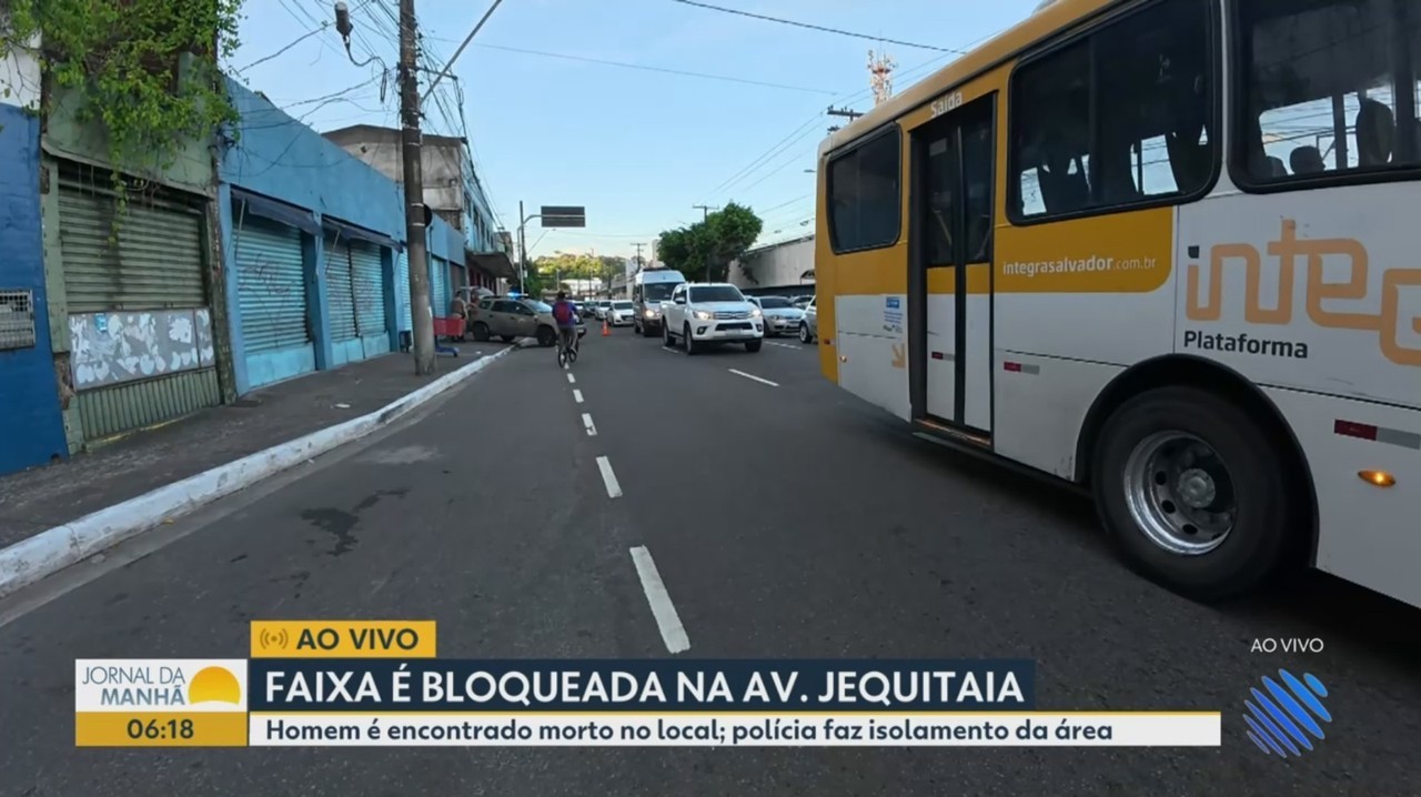 Corpo de homem morto é encontrado dentro de carro de compras em avenida de Salvador