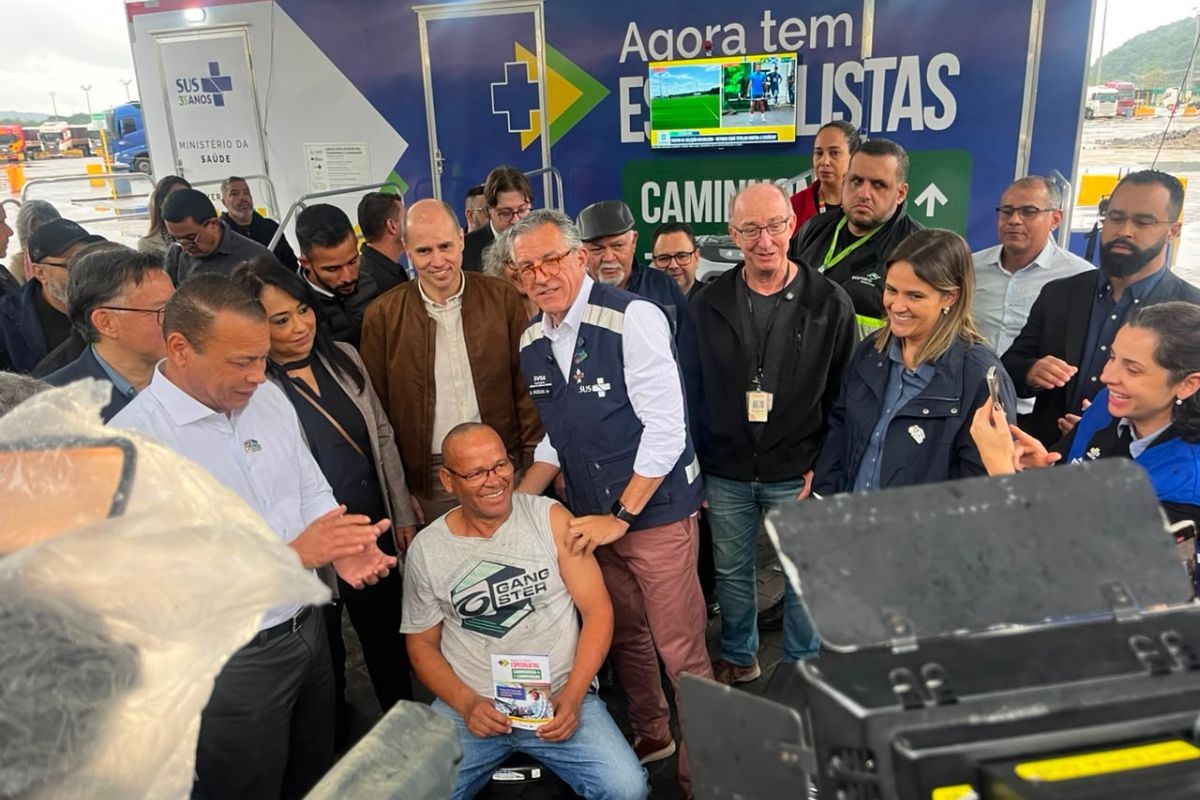 Ministro da Saúde lança unidade móvel para atender caminhoneiros em Cubatão; entenda