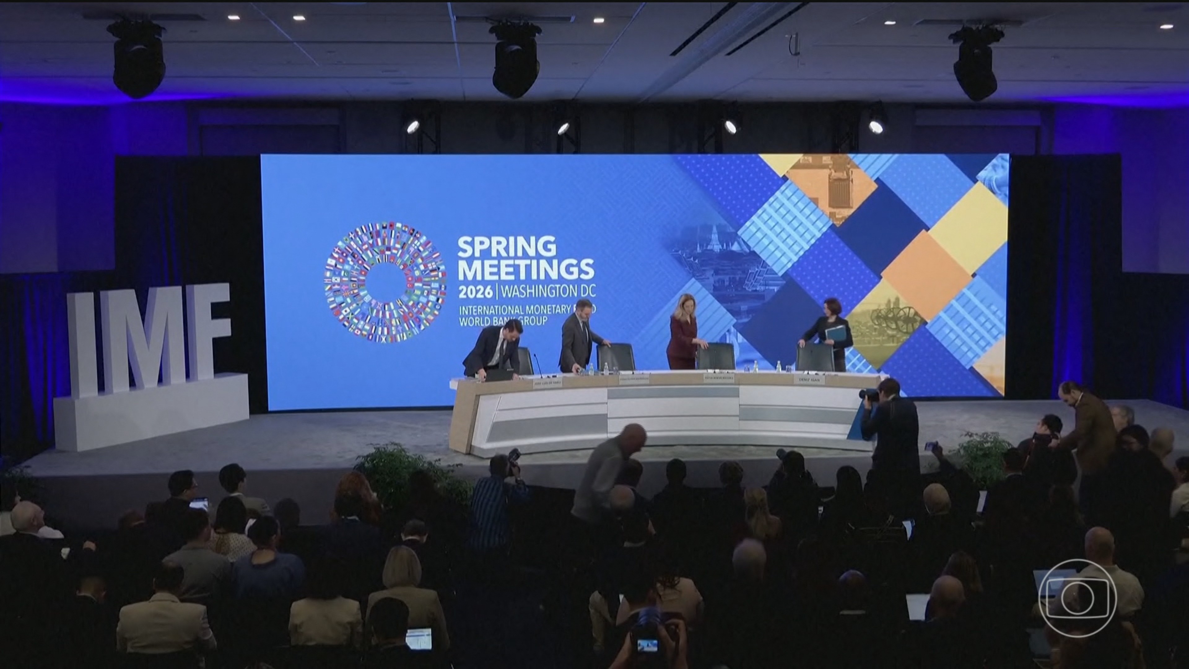 Conflito no Irã vai desacelerar o crescimento econômico global, diz Fundo Monetário Internacional