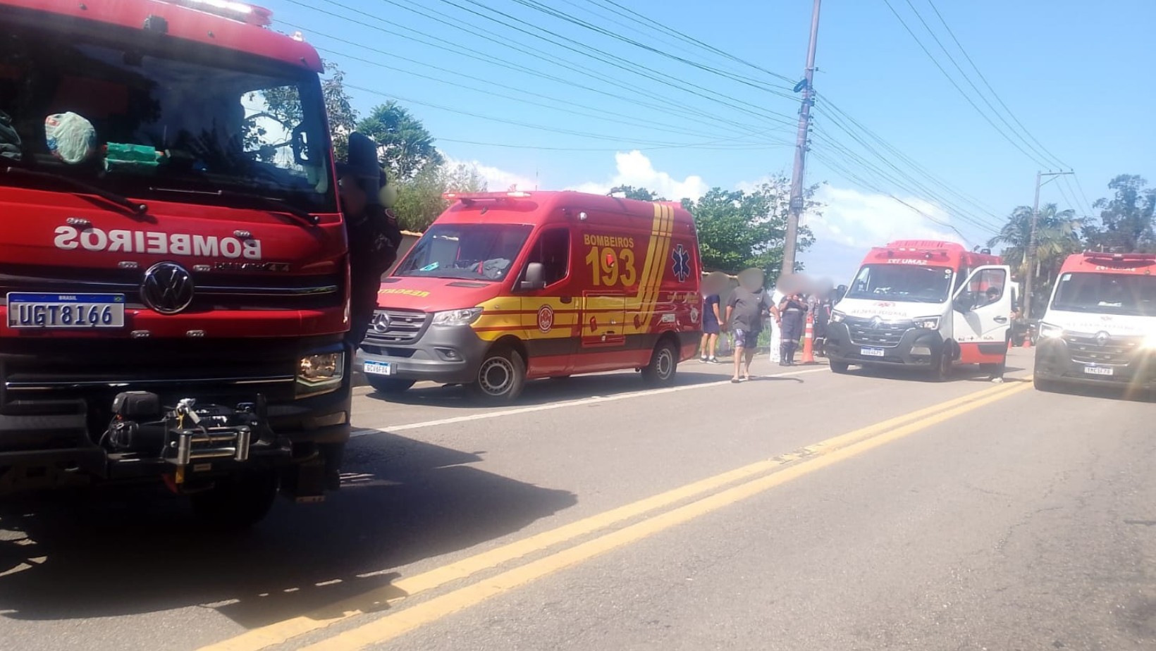 Motociclista fica gravemente ferida após acidente com carro em São Sebastião, SP