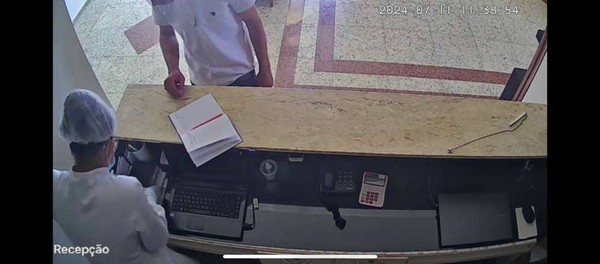 Suspeito agendando consulta. &mdash; Foto: Reprodu&ccedil;&atilde;o/ Tony Rota