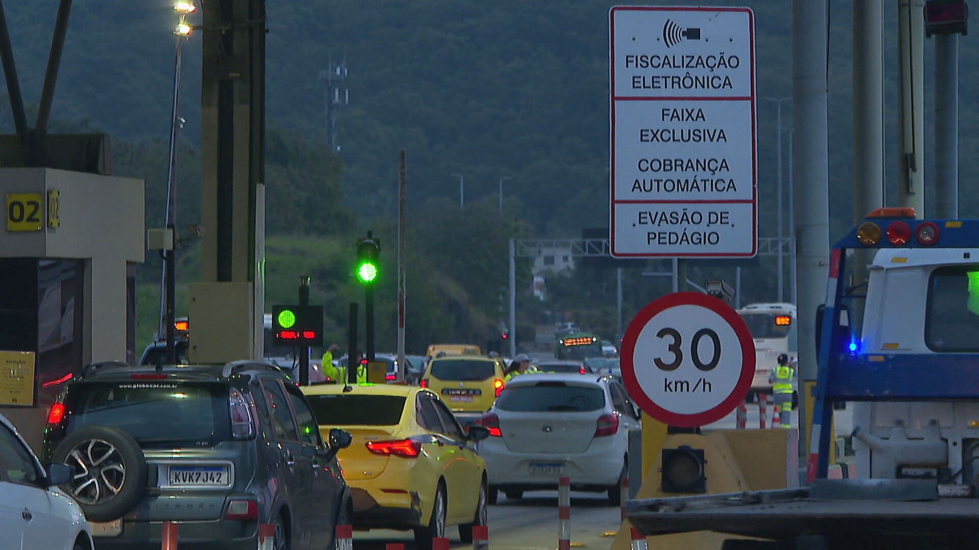 Mais de 100 carros por hora tentam passar por pedágio da Linha Amarela sem pagar, diz concessionária