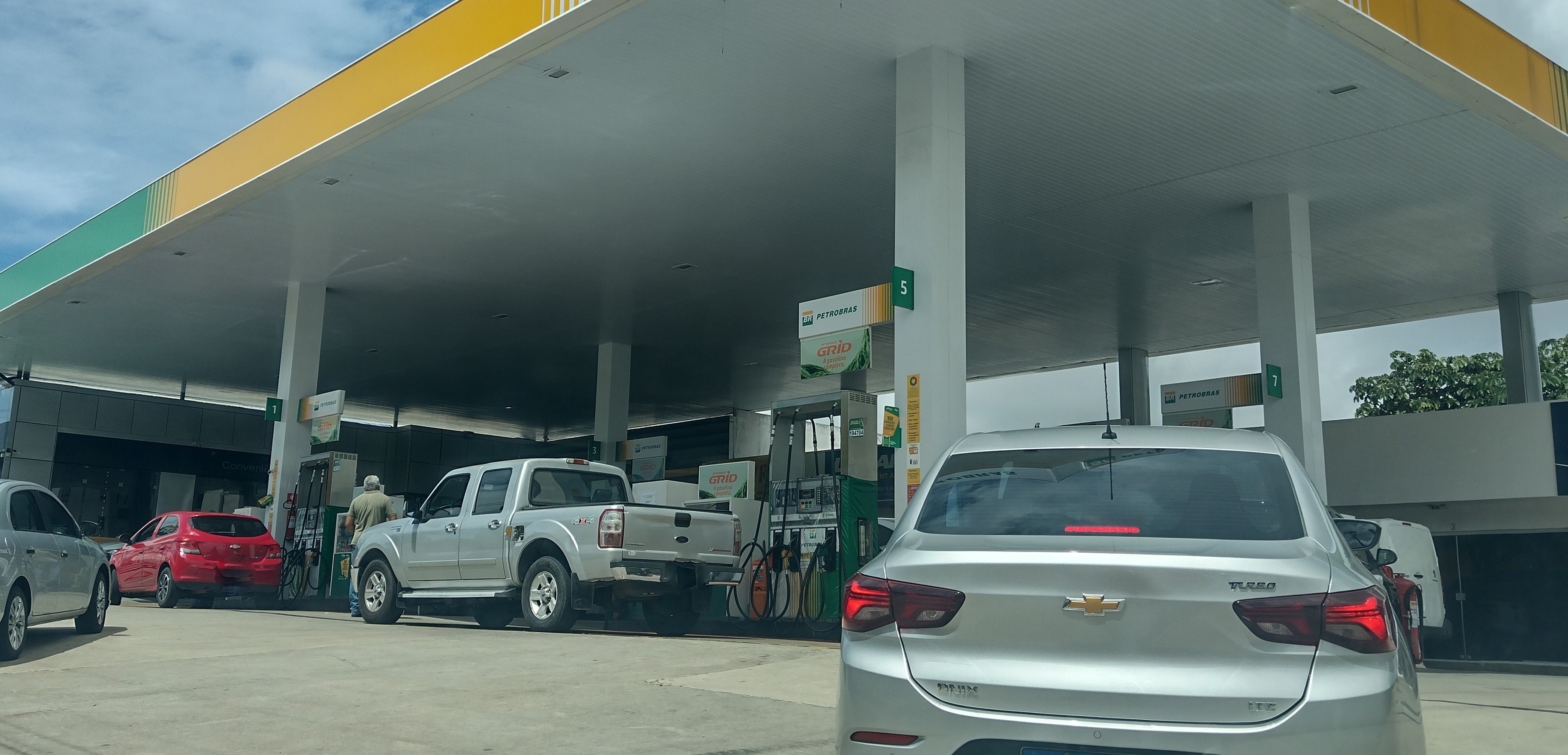 Preço do etanol sobe 19% no mês de abril em postos de combustíveis de Natal, aponta Procon