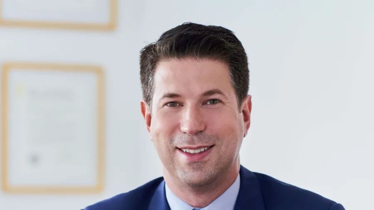 Professor da USP é preso por agentes de imigração nos Estados Unidos após tiros com arma de chumbinho perto de sinagoga