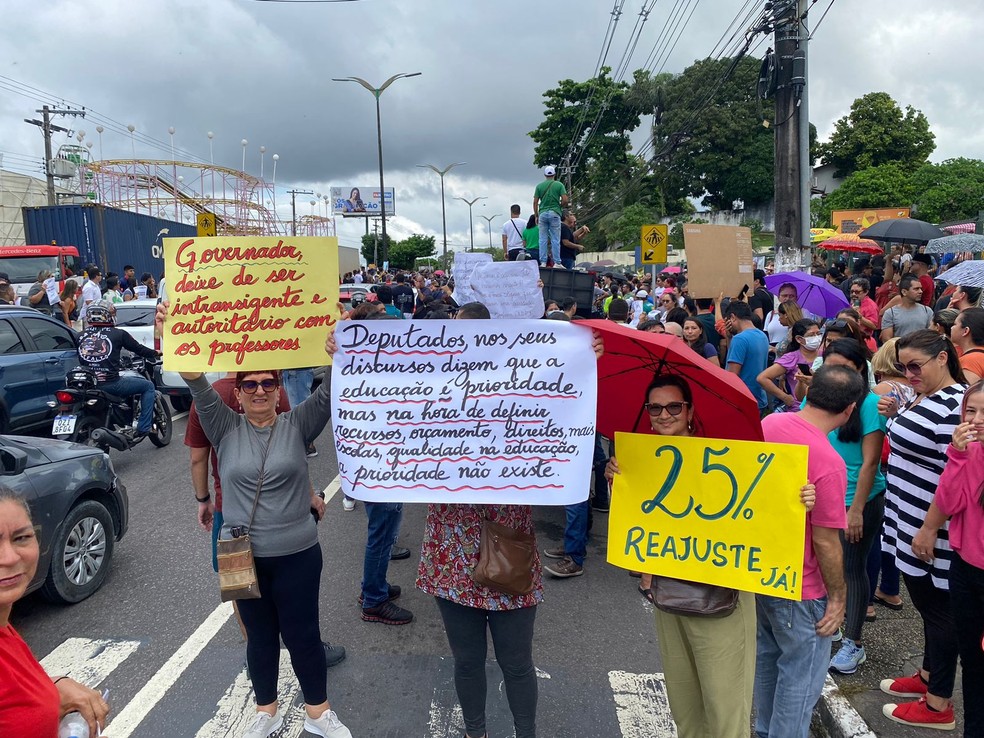 Greve do professores da rede estadual em Manaus — Foto: Jucélio Paiva/Rede Amazônica 