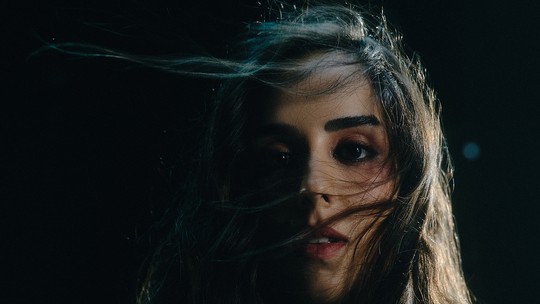 Filha do apresentador Fausto Silva, Lara lança o primeiro álbum, ‘No mundo da lua’, com parceria com Zeca Baleiro -