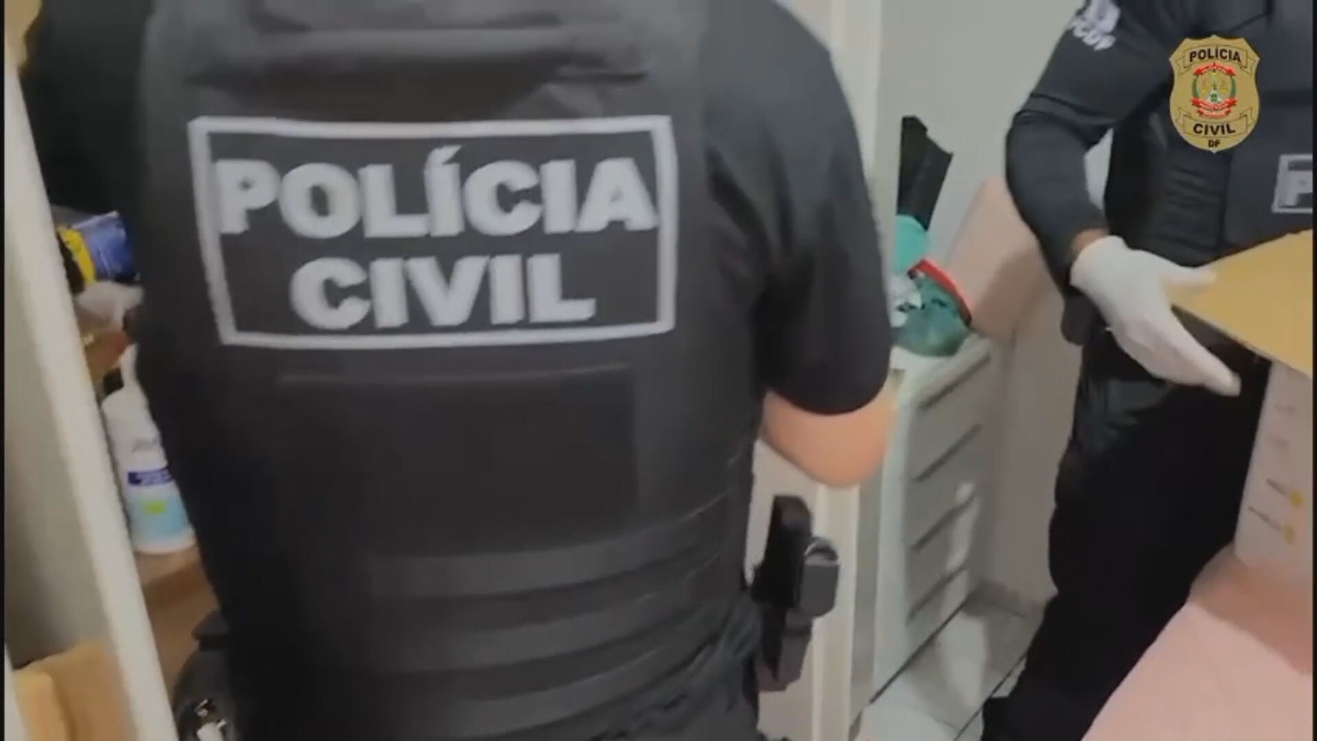 Homem é presos suspeito de usar pessoas em situação de rua para criar contas bancárias e cometer fraudes no DF