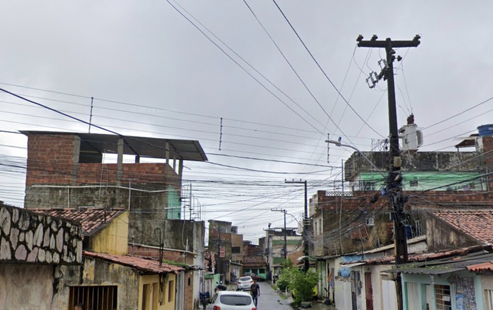 Rua Holmes Fontes, no bairro de Afogados, na Zona Oeste do Recife — Foto: Reprodução/Google Street View