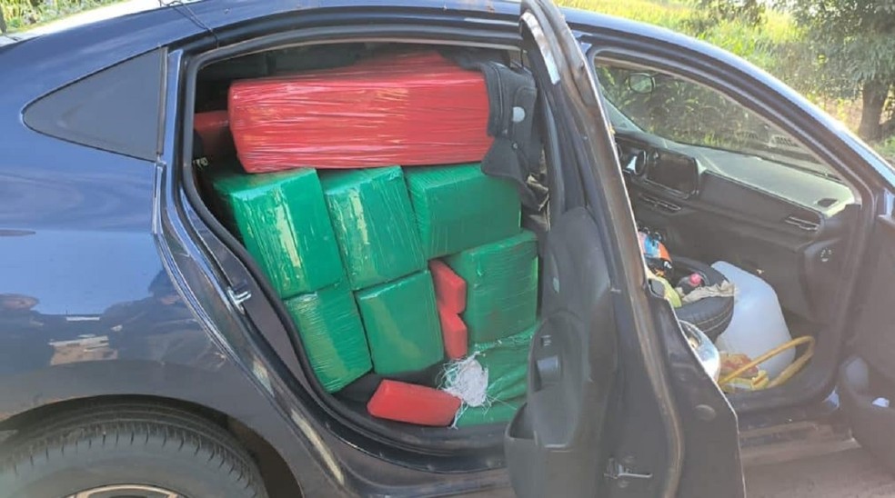 1 de 1
Polícia Rodoviária apreende mais de meia tonelada de maconha em carro na Rodovia Raposo Tavares em Assis — Foto: Divulgação