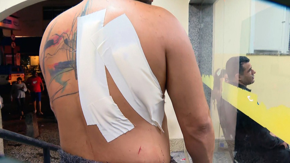 Alexandre Heringer Tavares de Oliveira levou facadas nas costas — Foto: Reprodução/TV Globo