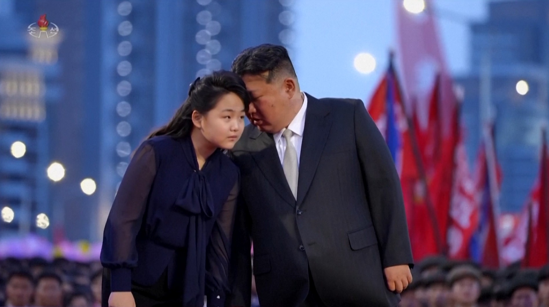 Favorita na sucessão da Coreia do Norte? Filha adolescente de Kim Jong-un viaja com o pai e alimenta rumores de ser a herdeira nº 1