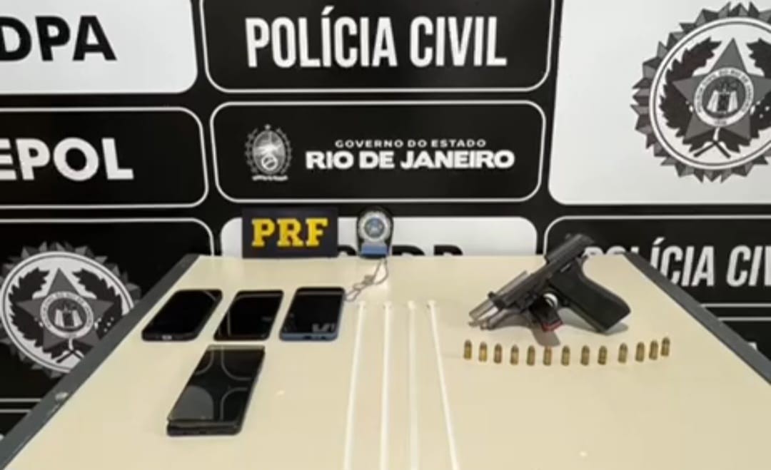 Falsos policiais colocam homem à força dentro de veículo e o agridem durante roubo; suspeitos são presos