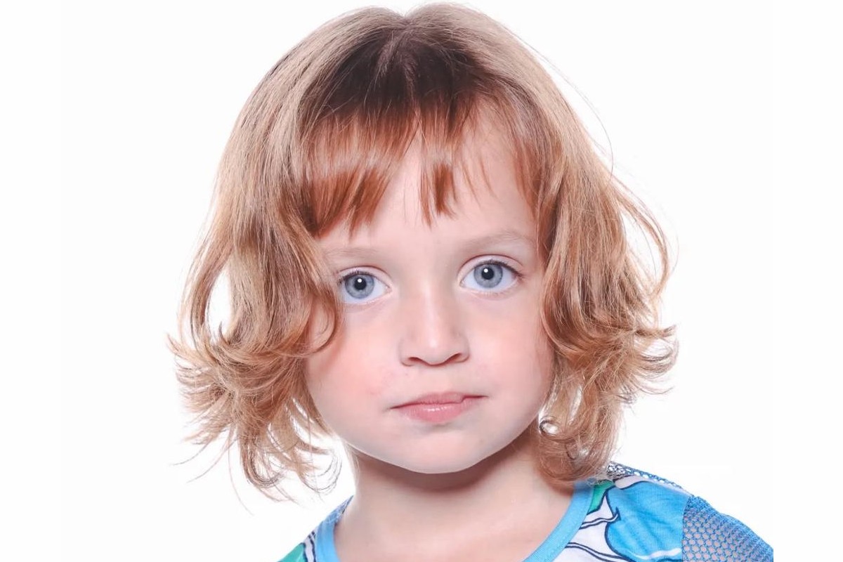 Família de menina de 4 anos morta após queda de penteadeira em escola diz que soube do acidente por terceiros