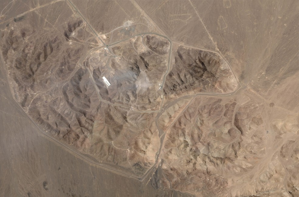 Imagem de satélite mostra instalação nuclear de Fordow, no Irã, após ataque dos EUA, em 22 de junho de 2025 — Foto: Planet Labs PBC via AP