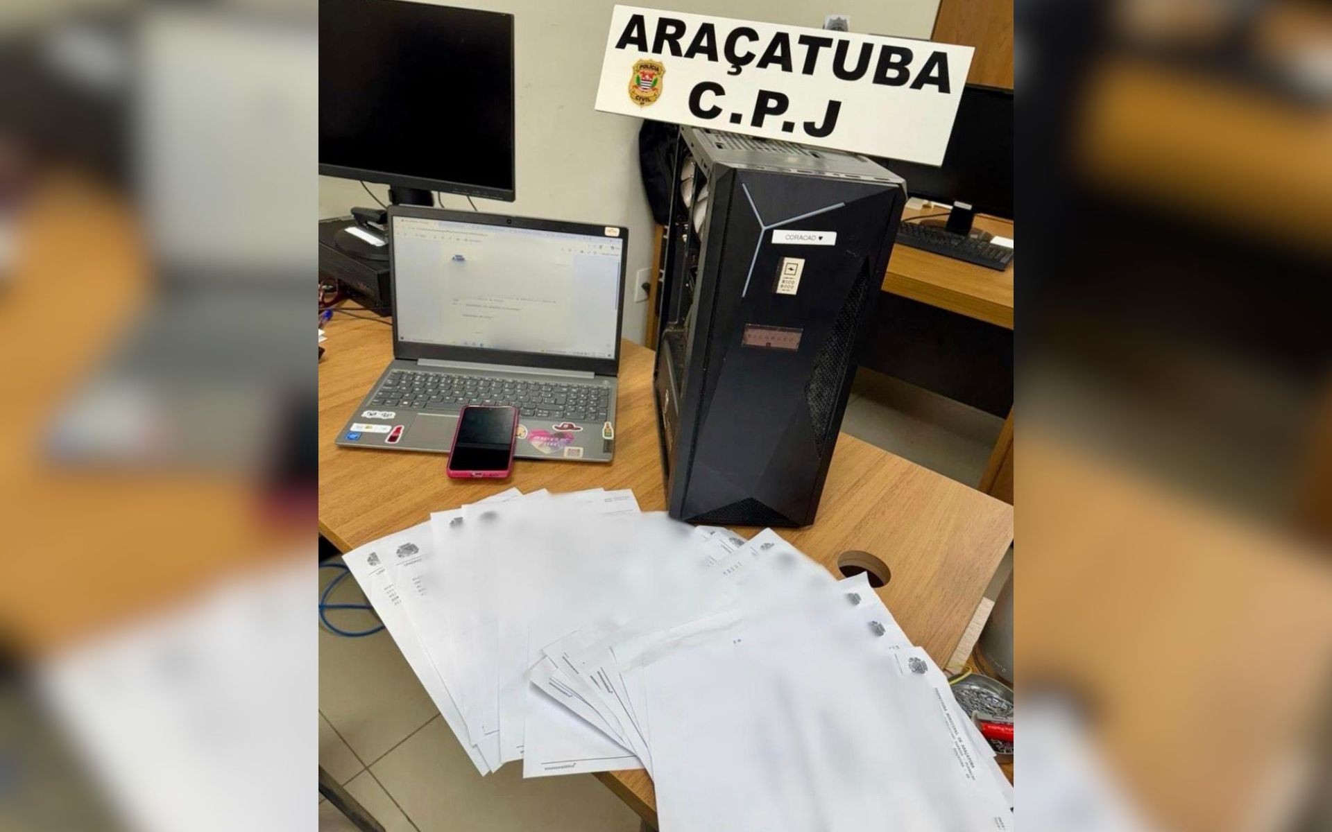 Mulher é investigada por suspeita de vender atestados médicos em aplicativos de mensagens 