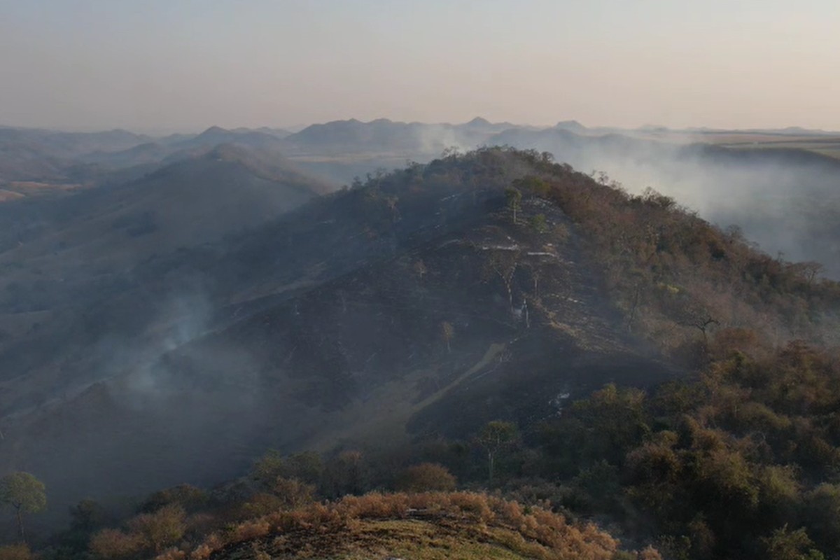 Incêndio há três dias ameaça parque com rios cristalinos e cânions milenares em MS