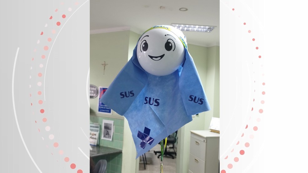 La'SUS: equipe de posto de saúde faz versão brasileira de mascote da Copa -  24/11/2022 - #Hashtag - Folha