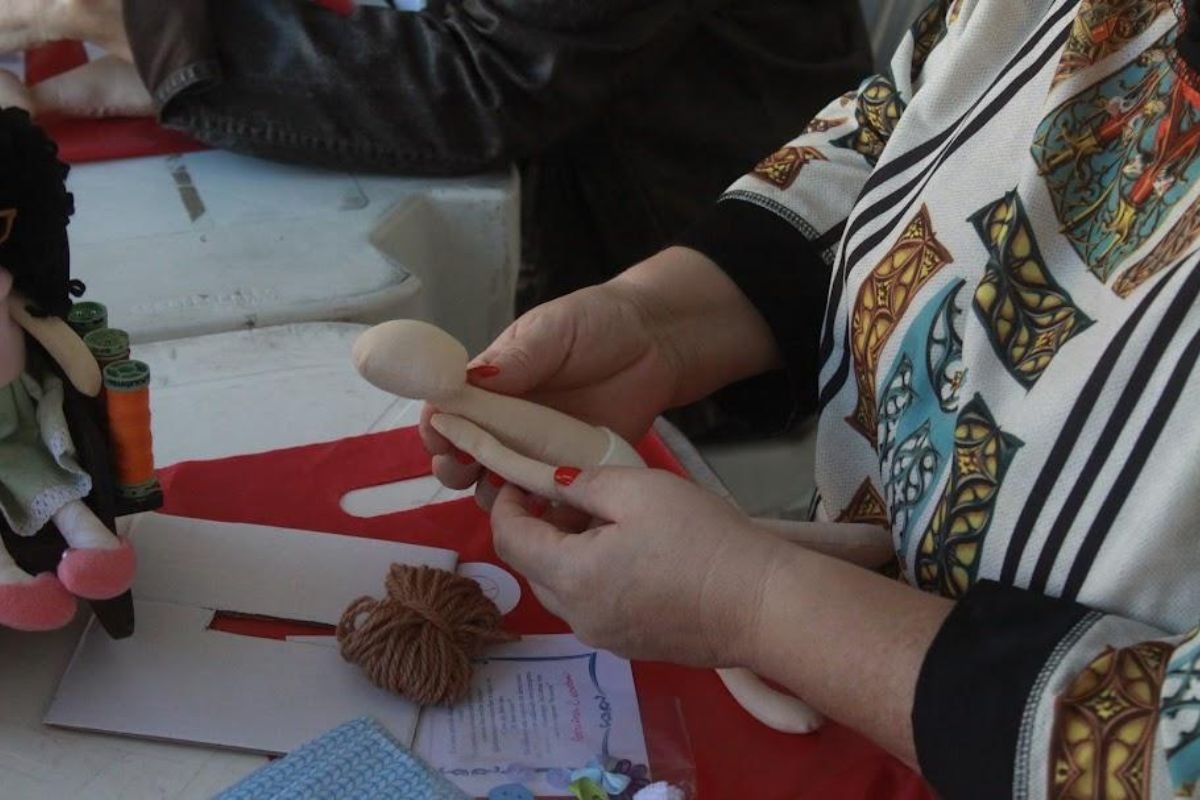Fundo Social de Santos abre vagas para cursos de automaquiagem e artesanato; veja como se inscrever