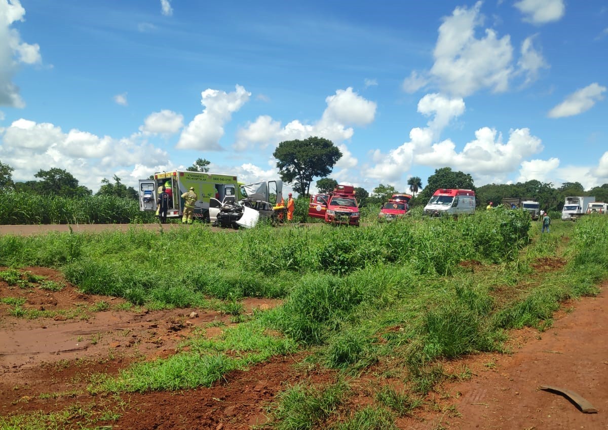 Motorista morre em acidente entre caminhão-pipa e carro em Conquista