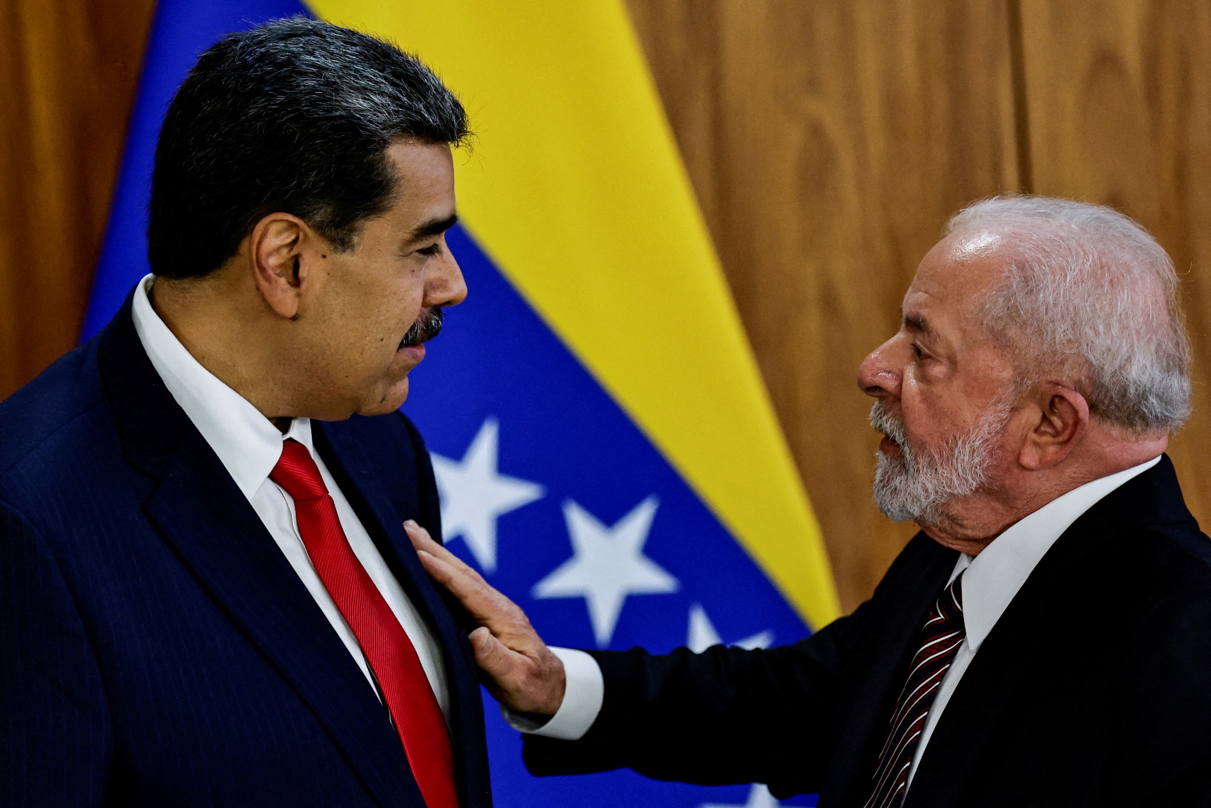 Lula conversou com Maduro sobre 'paz na América do Sul e no Caribe' na semana passada, diz Planalto