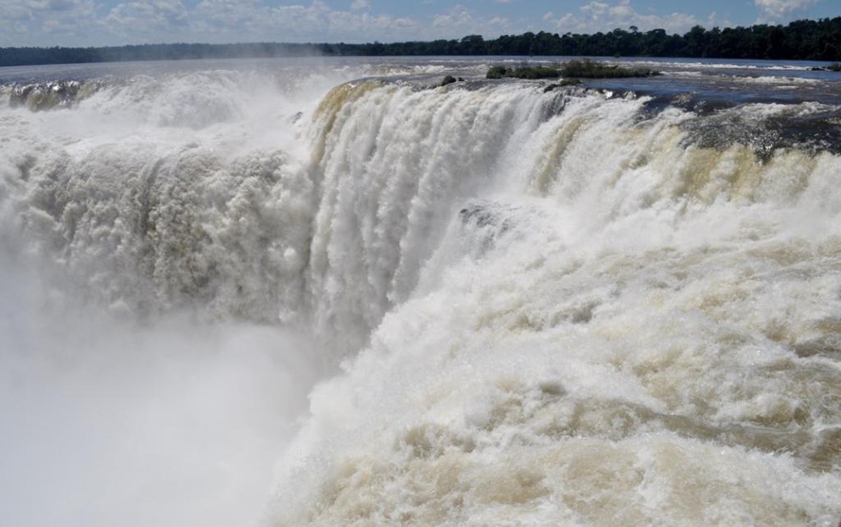 Guardias cierran lado argentino de las Cataratas del Iguazú en el Día Mundial del Turismo en protesta  Oeste y suroeste