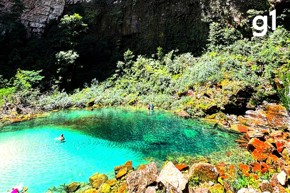 Águas azuis e cristalinas formam piscina natural entre as rochas do Santuário das Araras, na Serra do Roncador, em Barra do Garças (MT) — Foto: Lucas Machado de Souza
