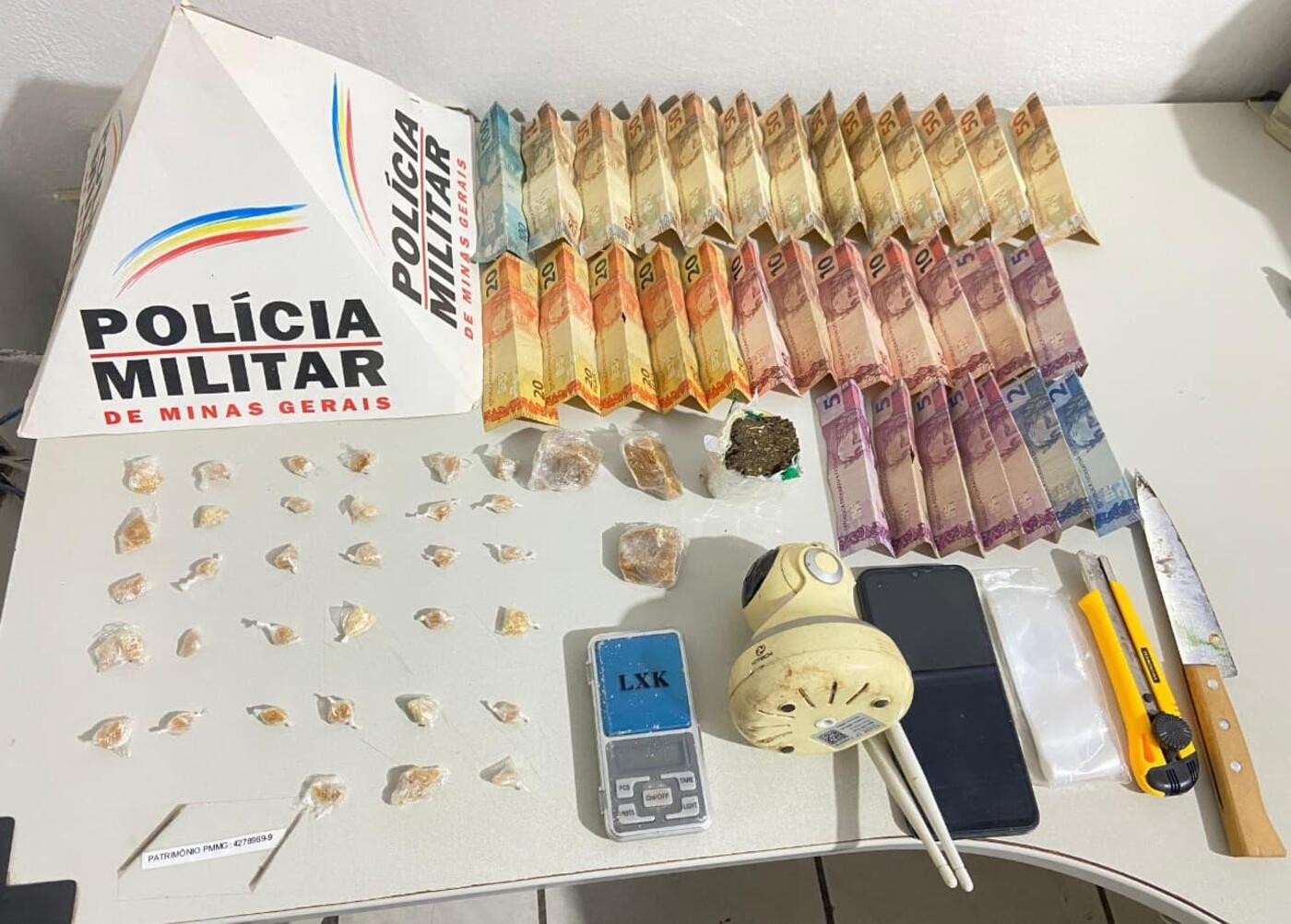 Ao ser preso, homem confirma que negociava drogas por redes sociais e recebia pagamento via PIX em Marilac