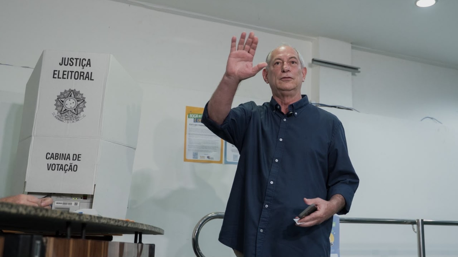 Ciro Gomes (PSDB) vota em Fortaleza