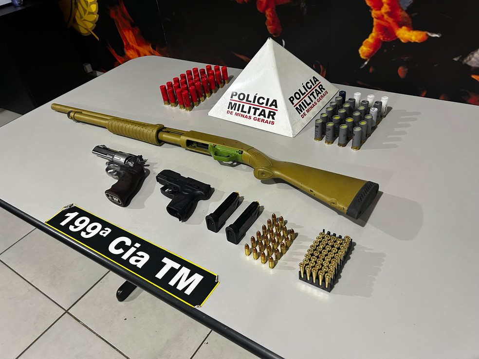 Armas apreendidas — Foto: Reprodução/TV Integração