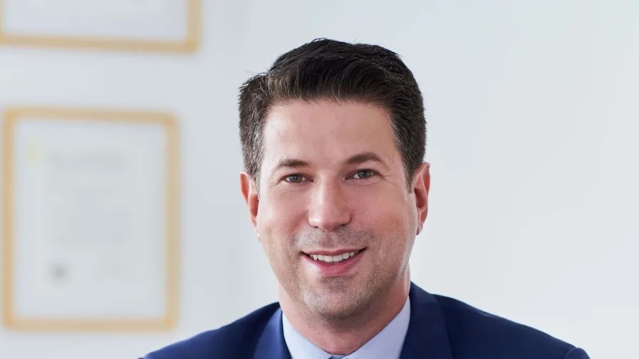 Professor da USP é preso pela imigração dos Estados Unidos após atirar com arma de chumbinho perto de sinagoga